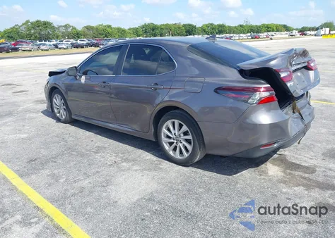 2023 Toyota Camry Le z USA, uszkodzony, nr VIN 4T1C11AK2PU080805